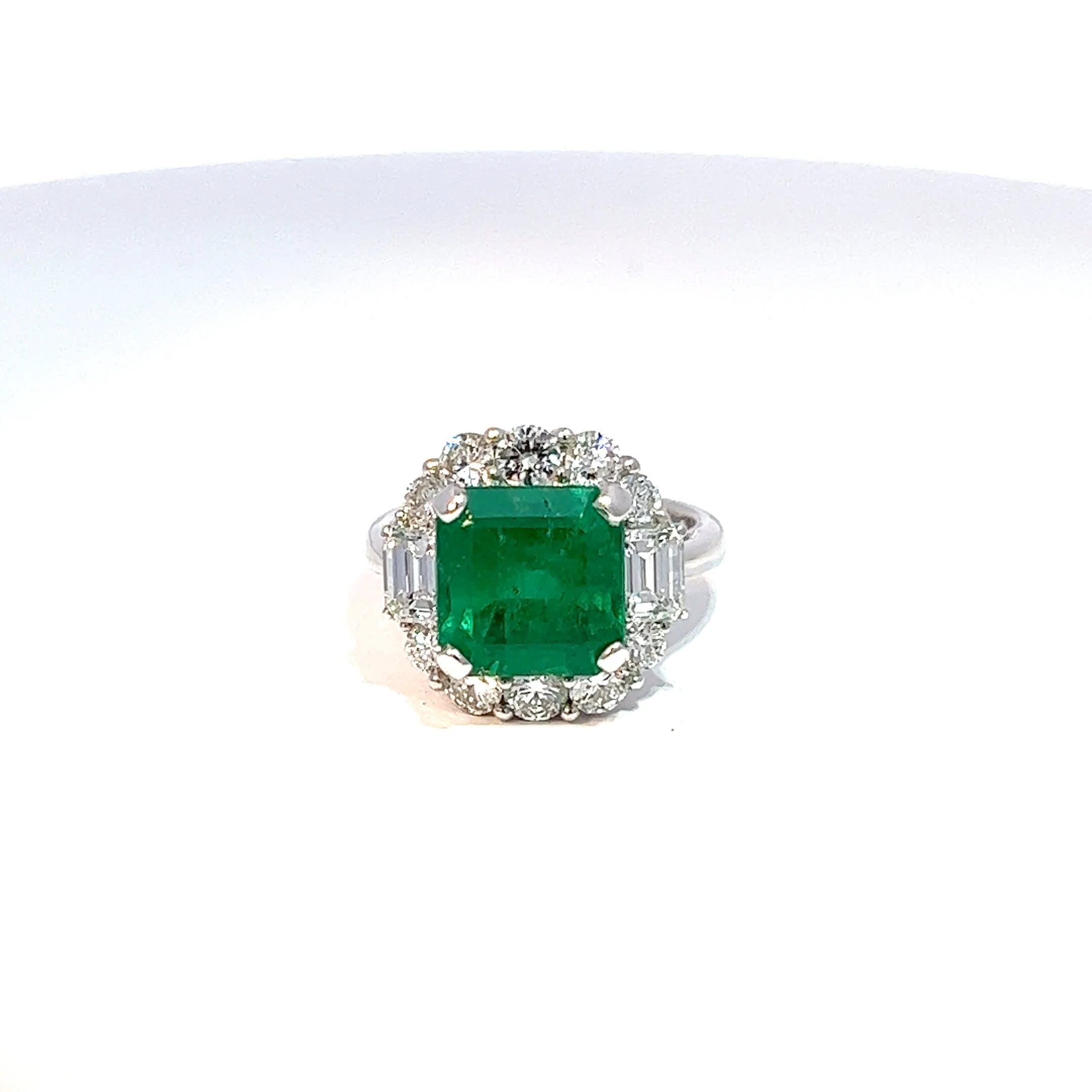 18ct White Gold Emerald & Diamond Ring 