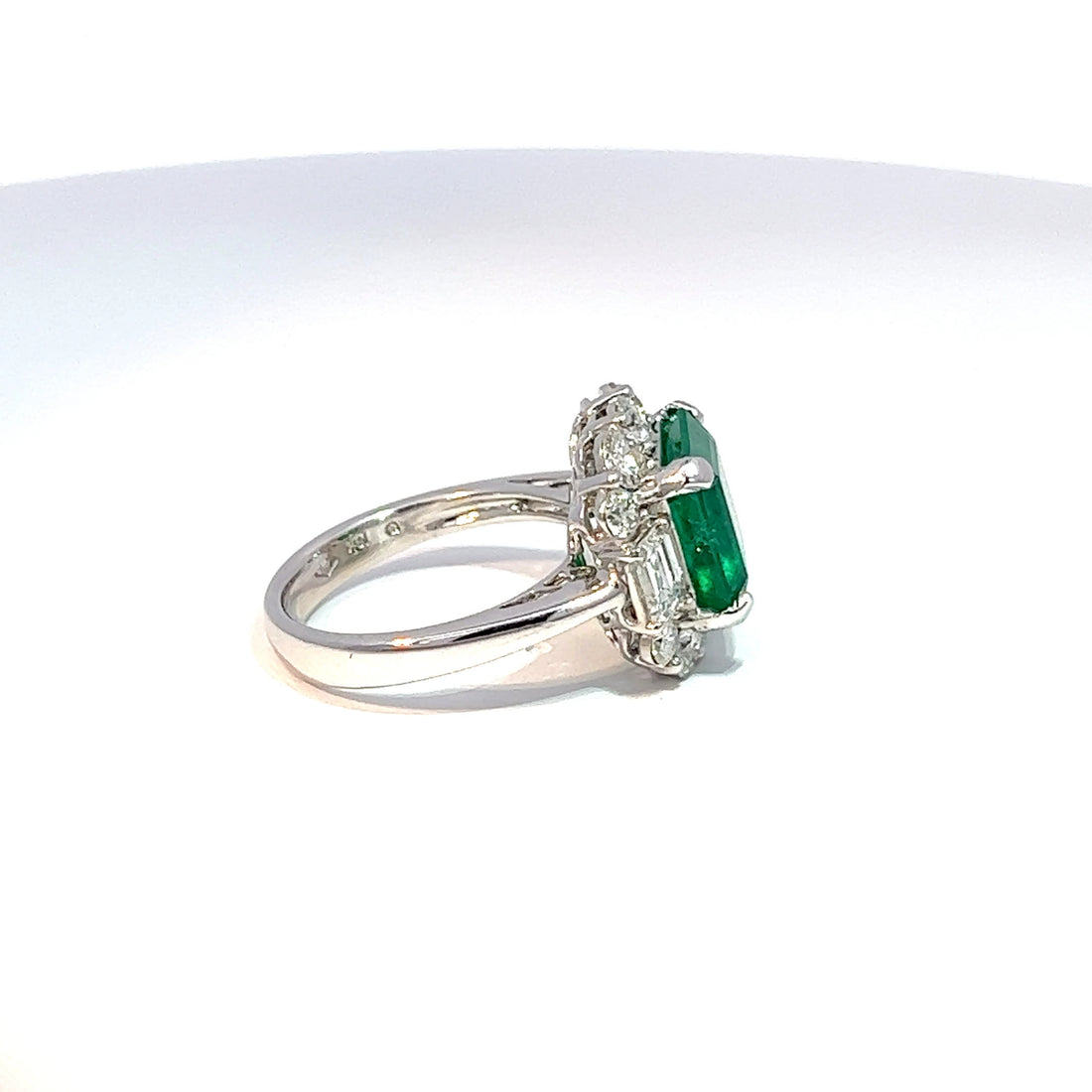 18ct White Gold Emerald & Diamond Ring