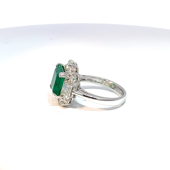18ct White Gold Emerald & Diamond Ring