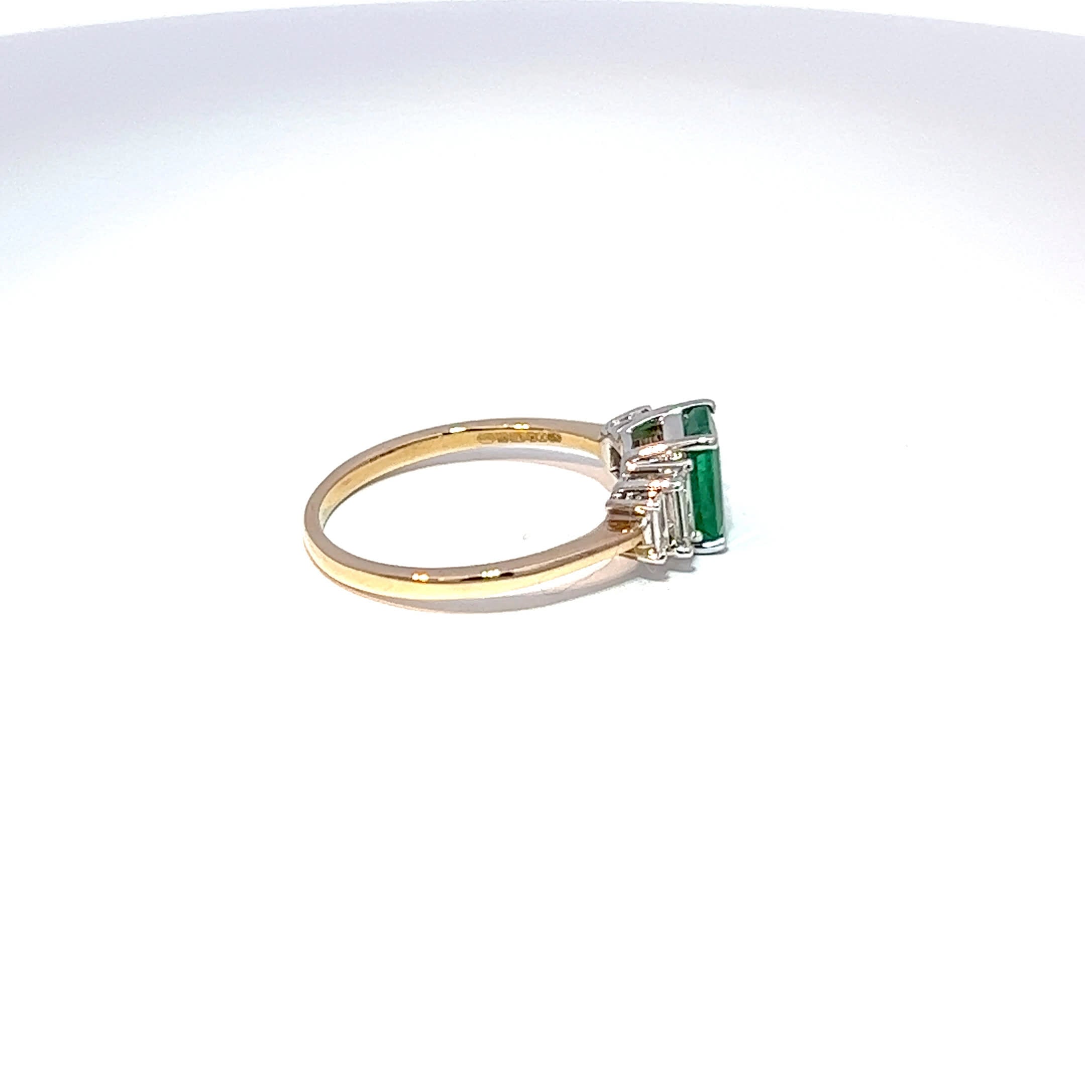 9ct Yellow Gold Emerald & Baguette Diamond Ring