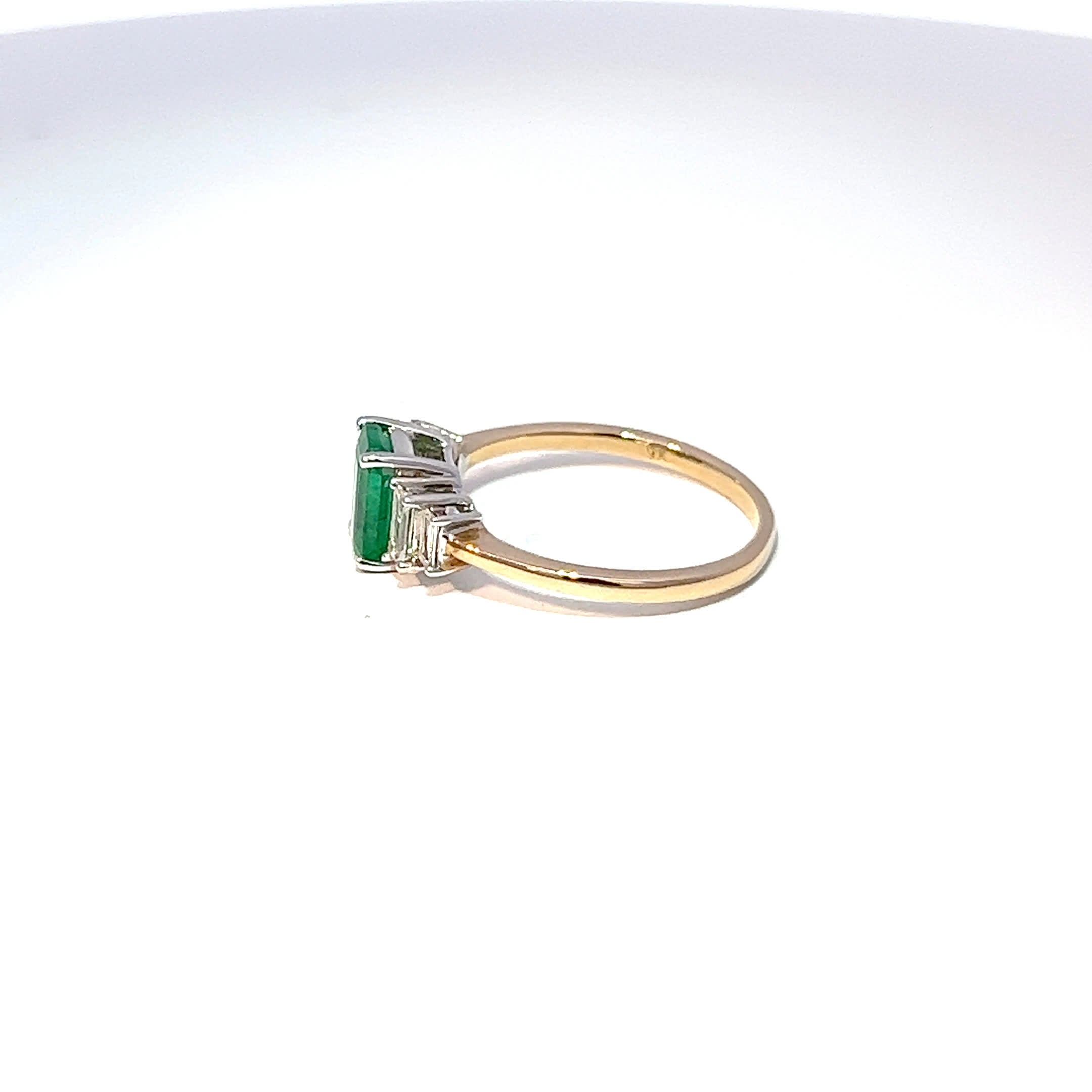 9ct Yellow Gold Emerald & Baguette Diamond Ring