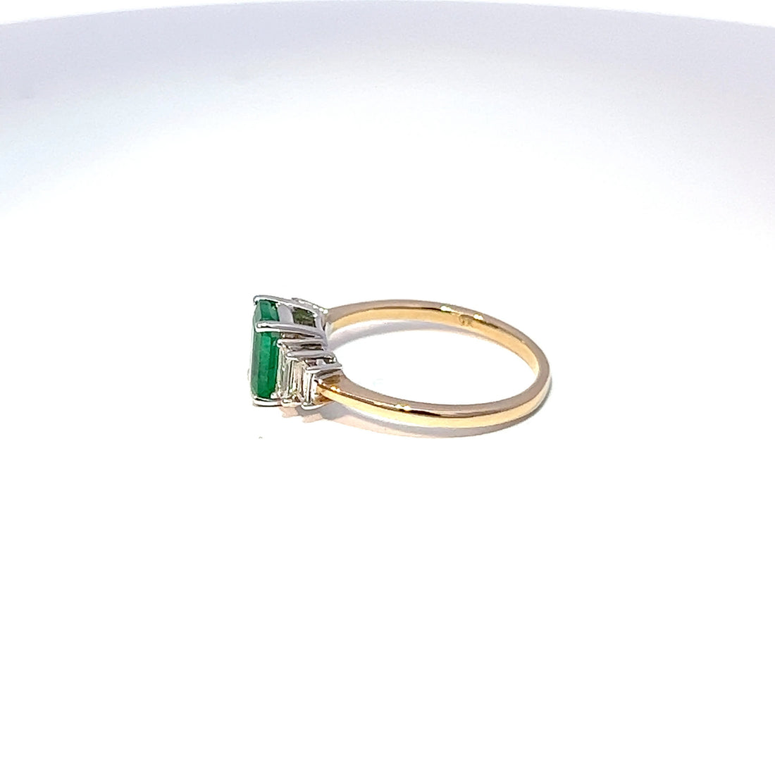 9ct Yellow Gold Emerald & Baguette Diamond Ring