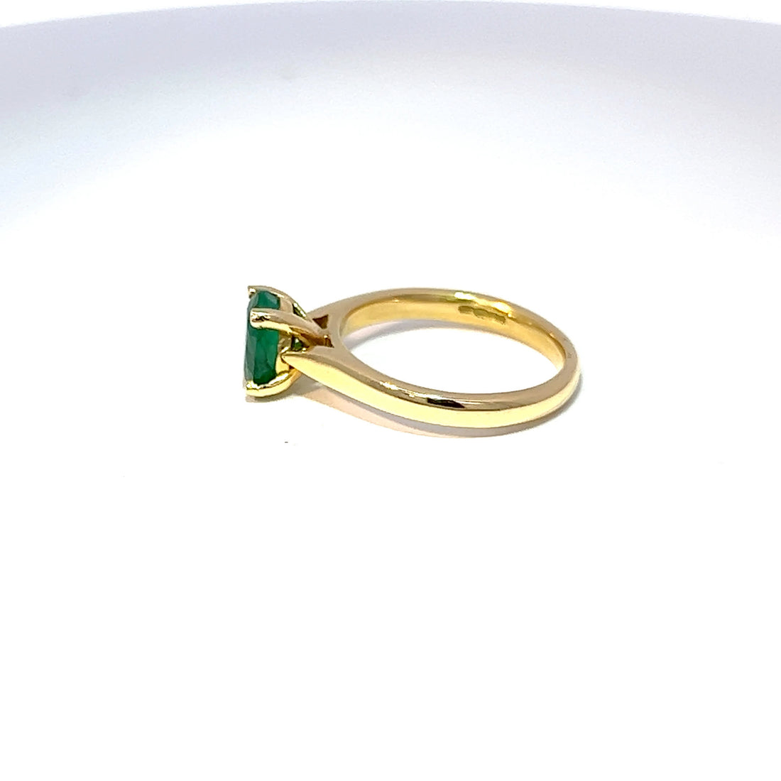 18ct Yellow Gold Oval Emerald Ring