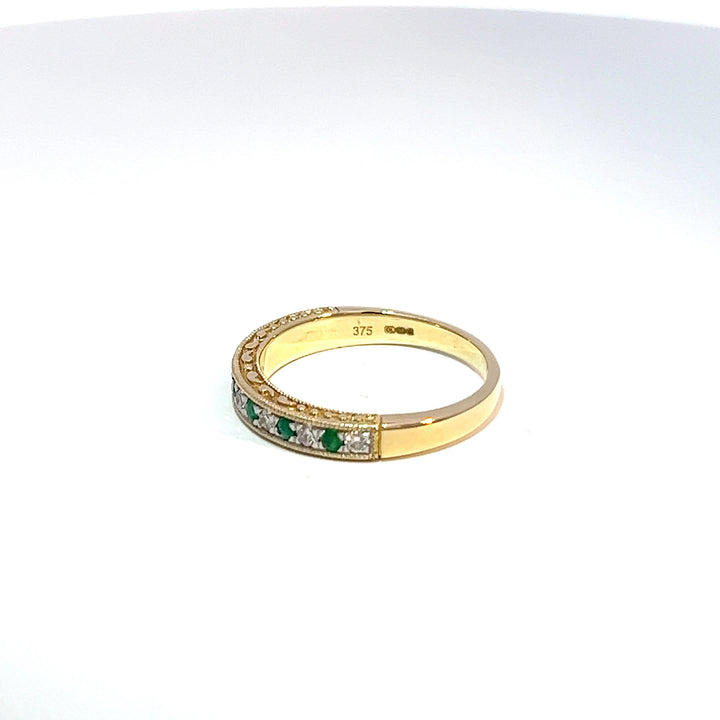 9ct Yellow Gold Emerald & Diamond Milgrain Band