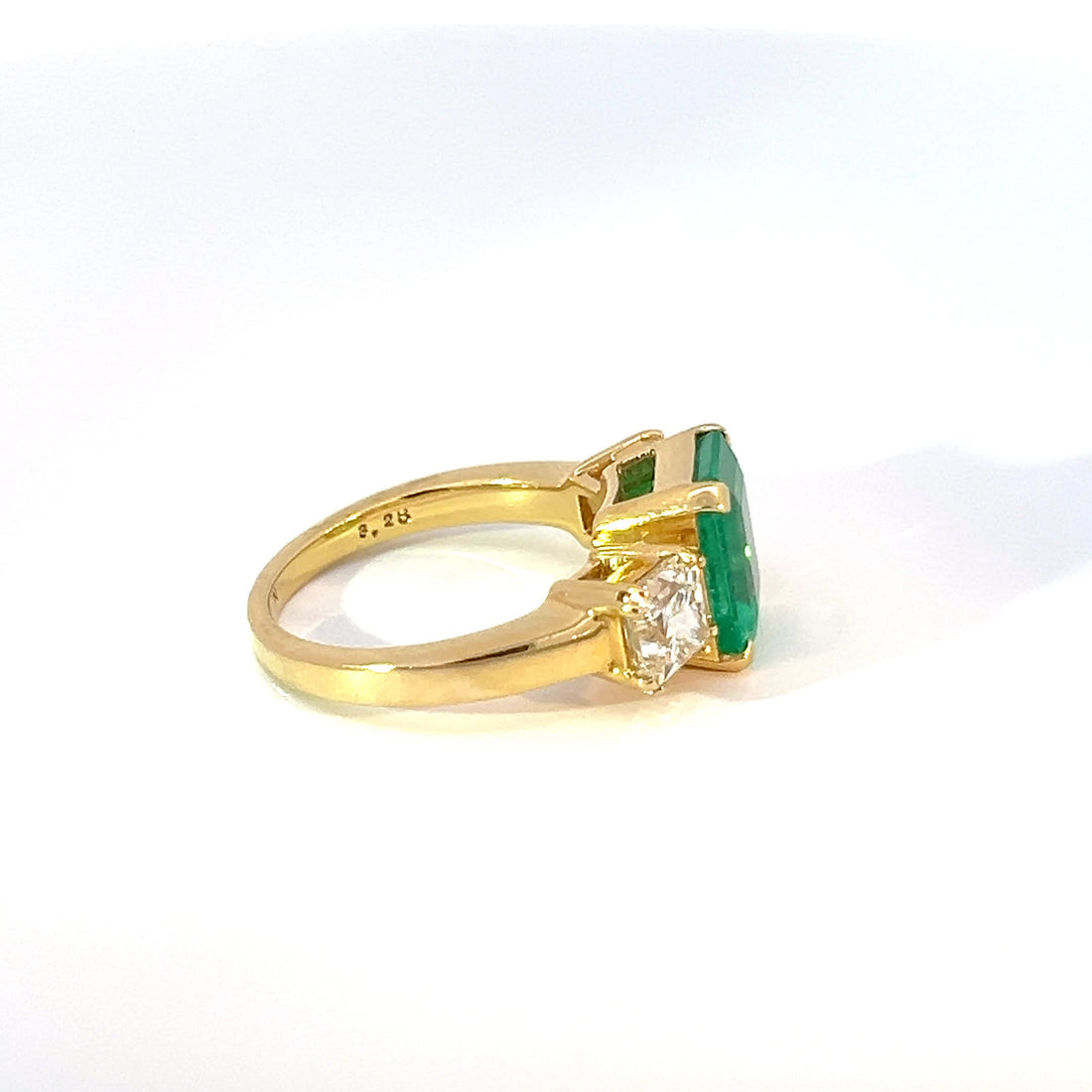 18ct Yellow Gold Emerald & Diamond Trilogy Ring