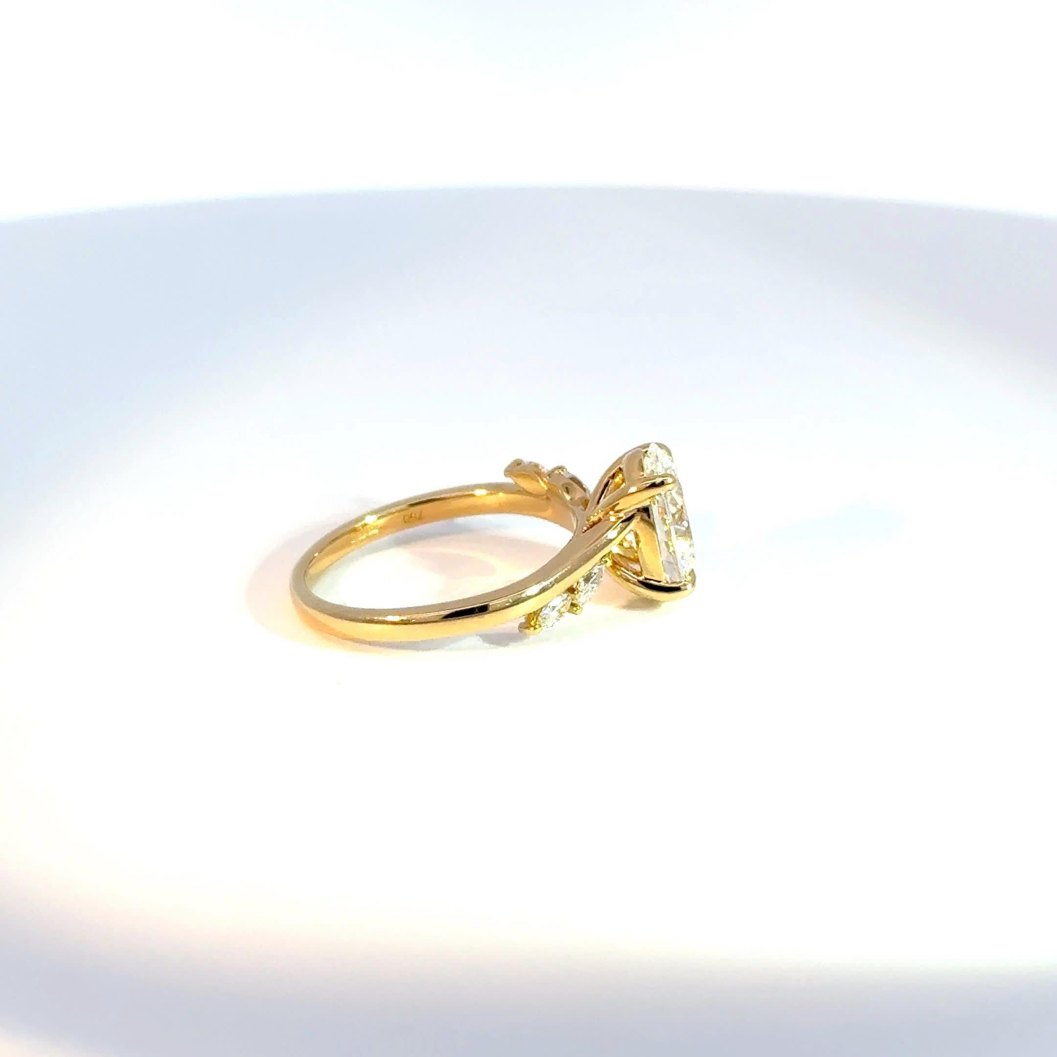 18ct Yellow Gold 2.18ctw Oval and Marquise Ring