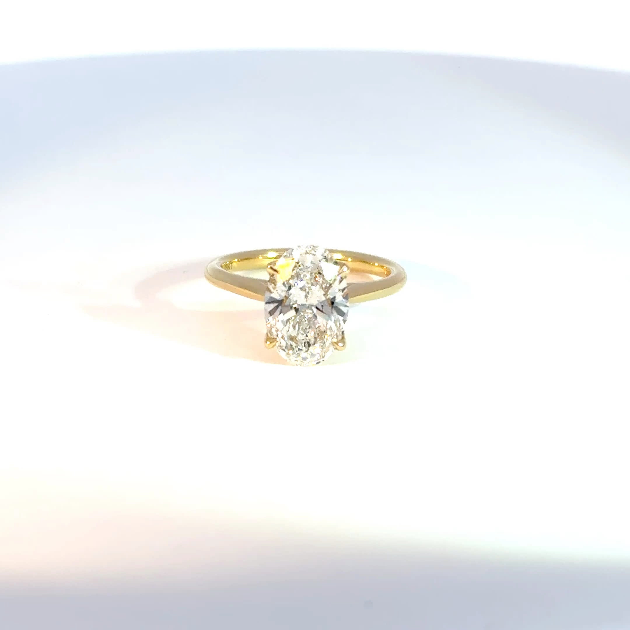 18ct Yellow Gold 3ct Oval Lab Diamond Solitaire 