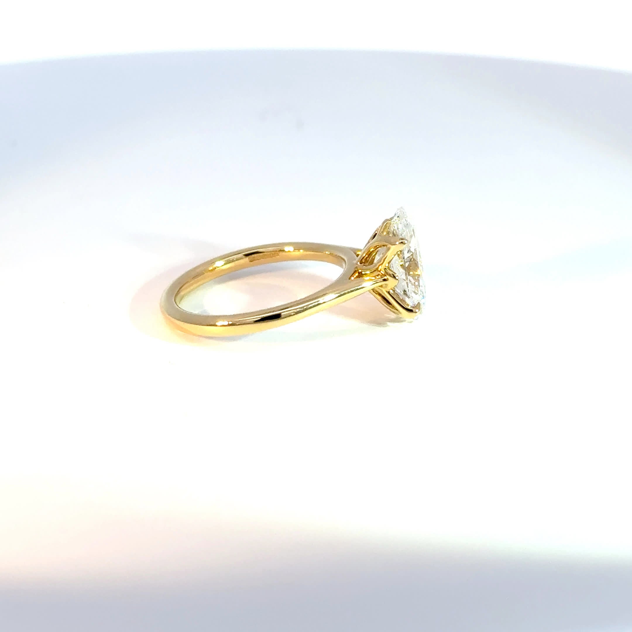 18ct Yellow Gold 3ct Oval Lab Diamond Solitaire