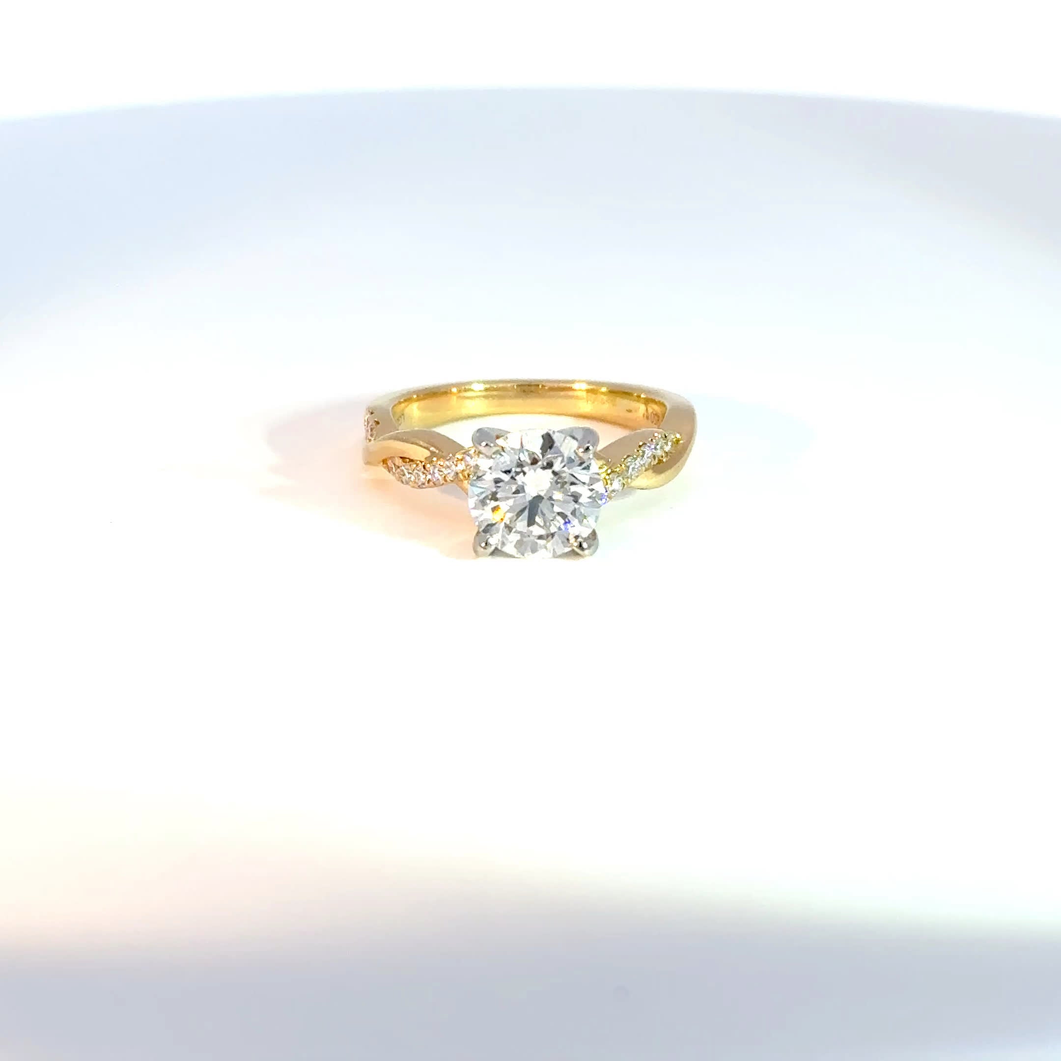 18ct Yellow Gold 2ct Round Lab Diamond Twist Solitaire