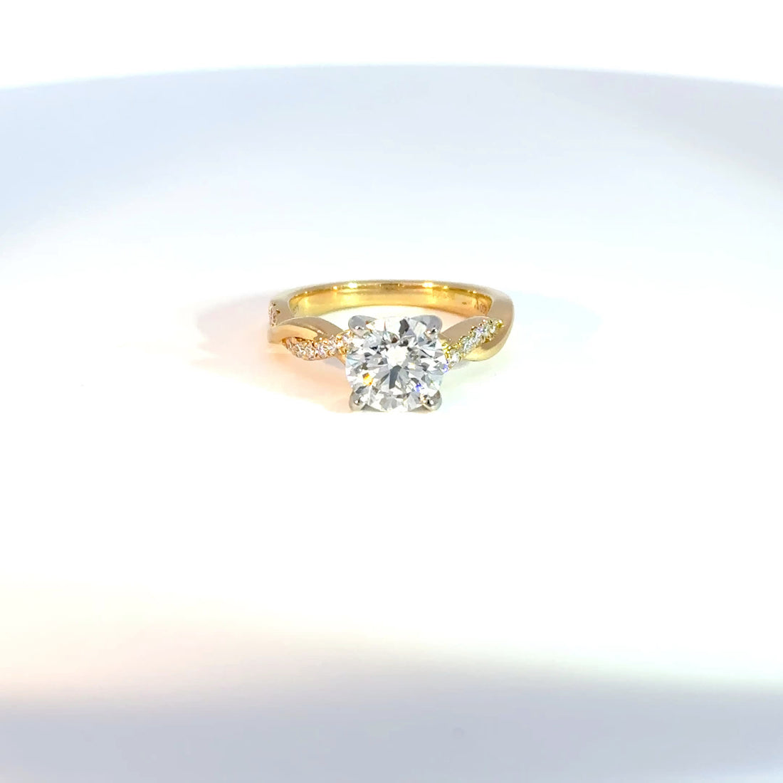 18ct Yellow Gold 2ct Round Lab Diamond Twist Solitaire