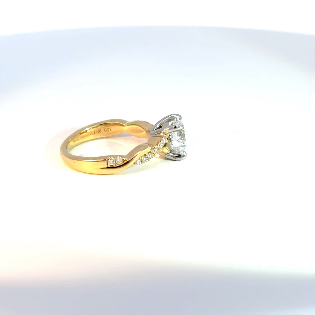 18ct Yellow Gold 2ct Round Lab Diamond Twist Solitaire