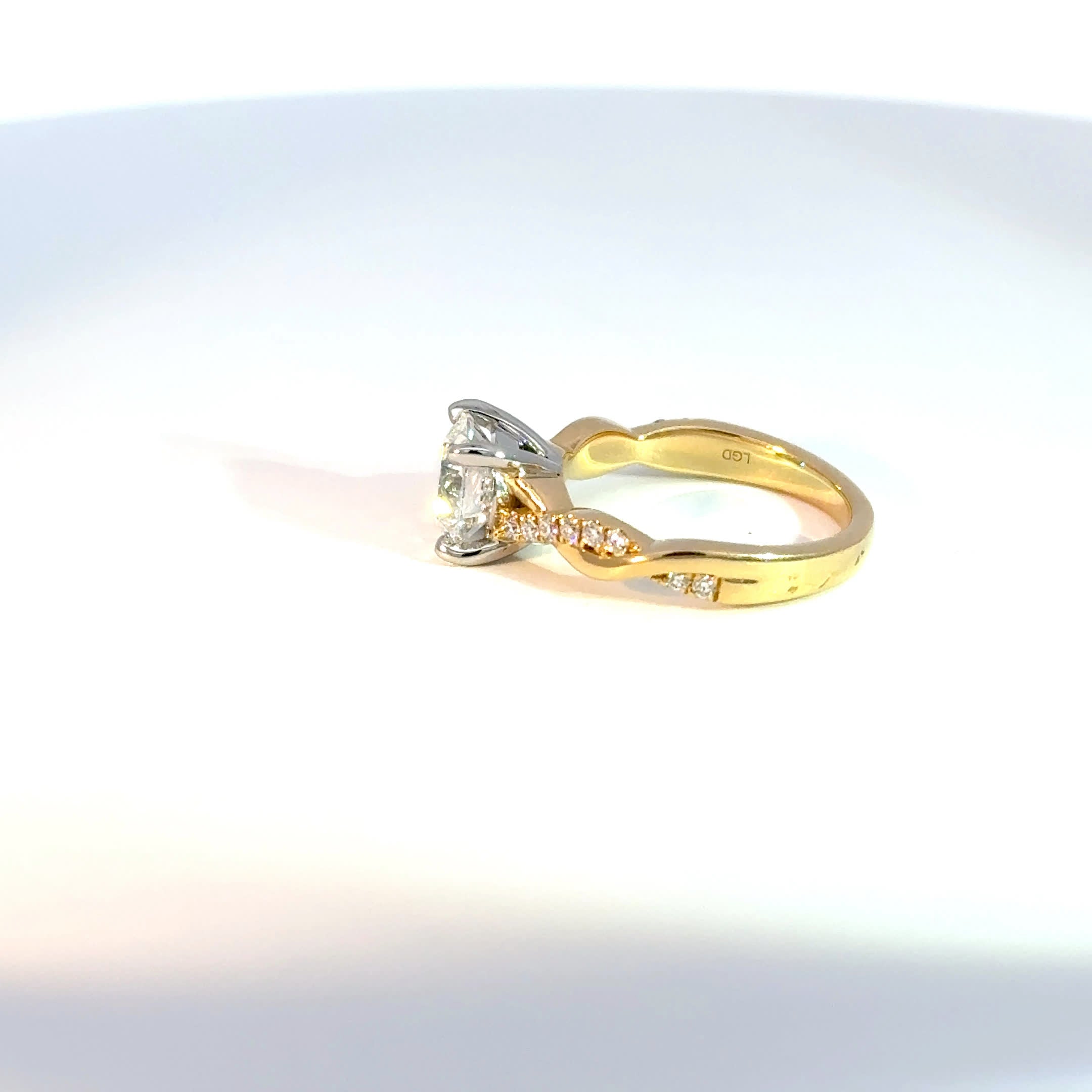 18ct Yellow Gold 2ct Round Lab Diamond Twist Solitaire