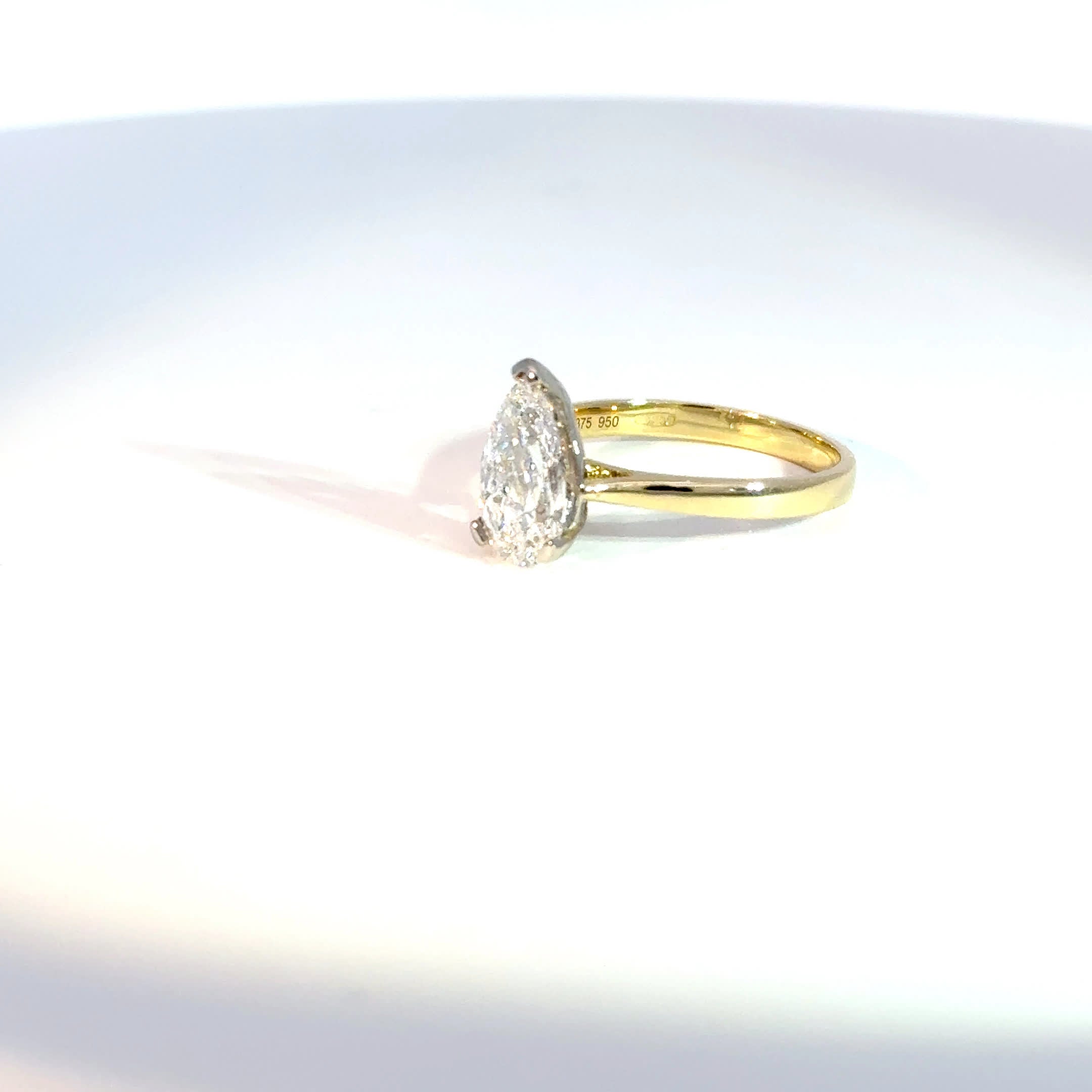 9ct Yellow Gold 1.54ct Pear Lab Dimaond Solitaire