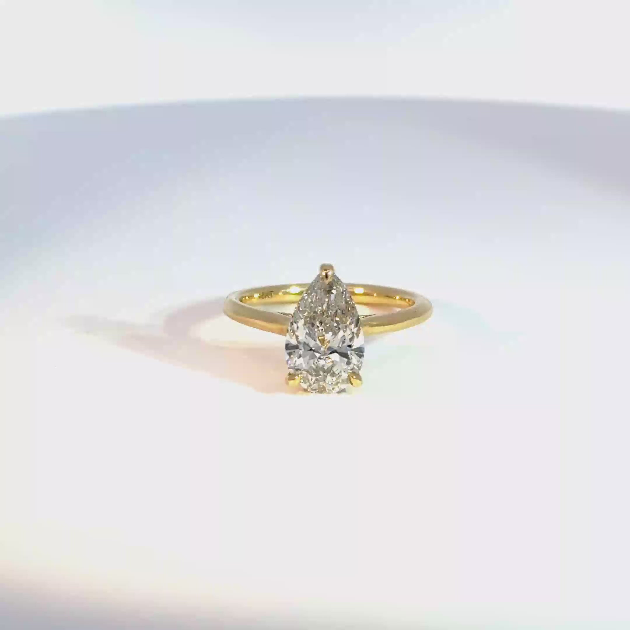 18ct Yellow Gold 2ct Pear Lab Diamond Solitaire
